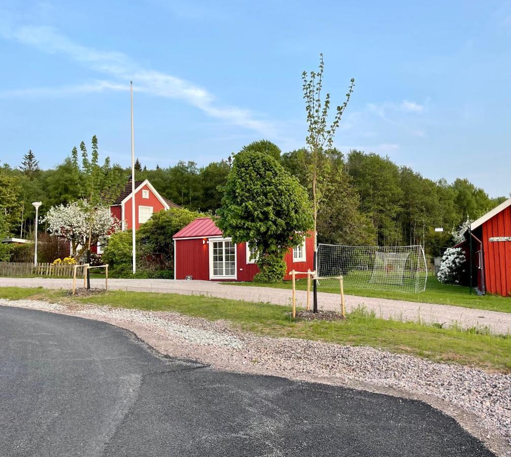 Lyckan - Minihus I Lantlig Miljoe 乌尔里瑟港 外观 照片